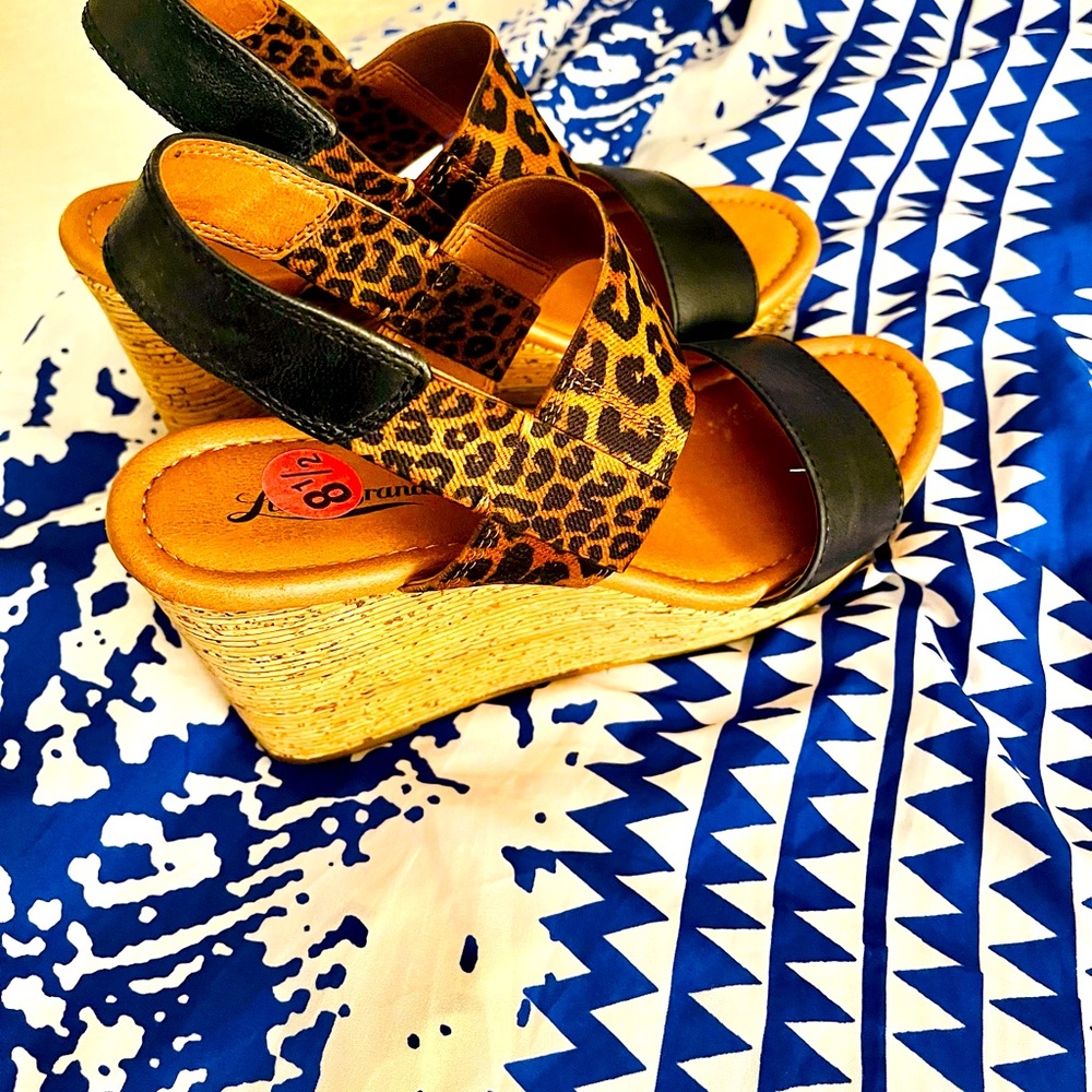 Lucky Brand wedge sandal size 8.5